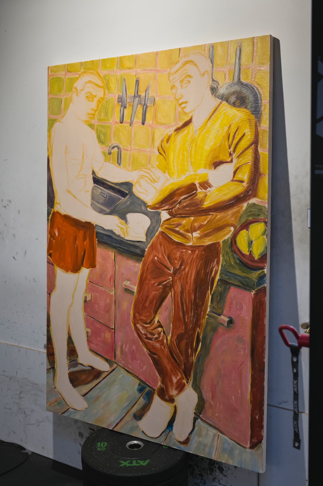 Doek in keukenscène zijdelings aan de wand